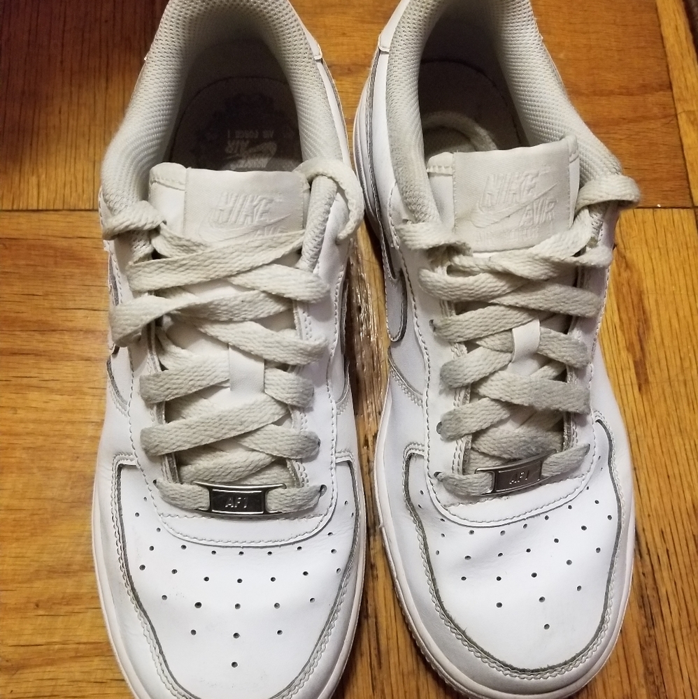 Nike White Uptown Boys Sneakers Size 5.5Youth